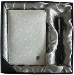 Набор : ручка шариковая, обложка для паспорта Pierre Cardin 